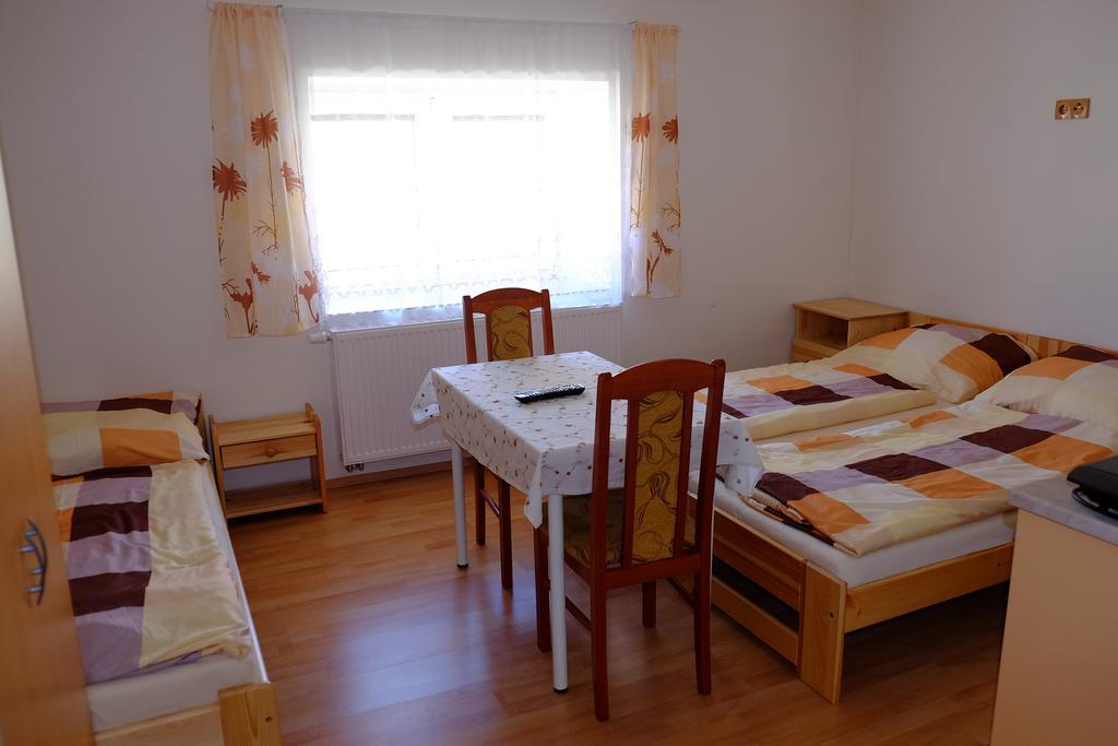 Ubytovani U Maminky Guest House Lednice Bagian luar foto