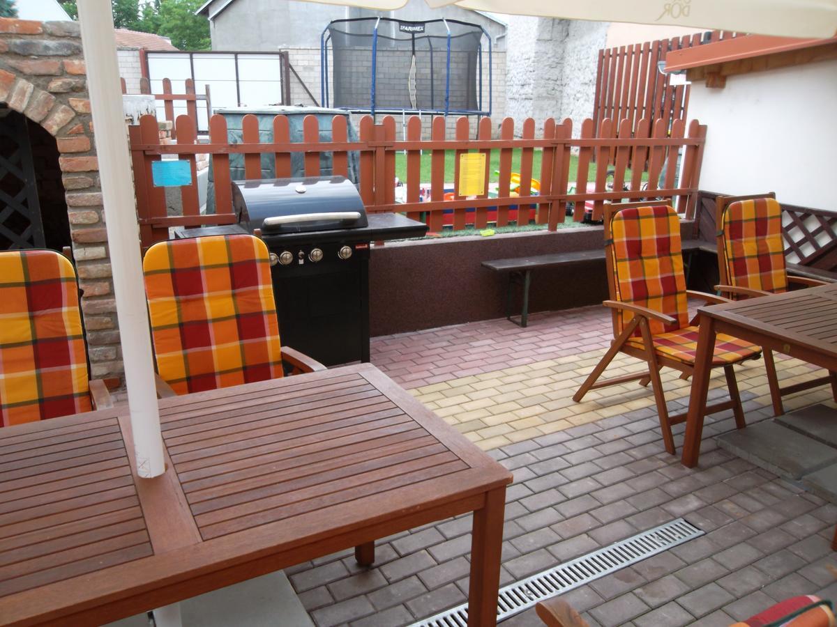 Ubytovani U Maminky Guest House Lednice Bagian luar foto