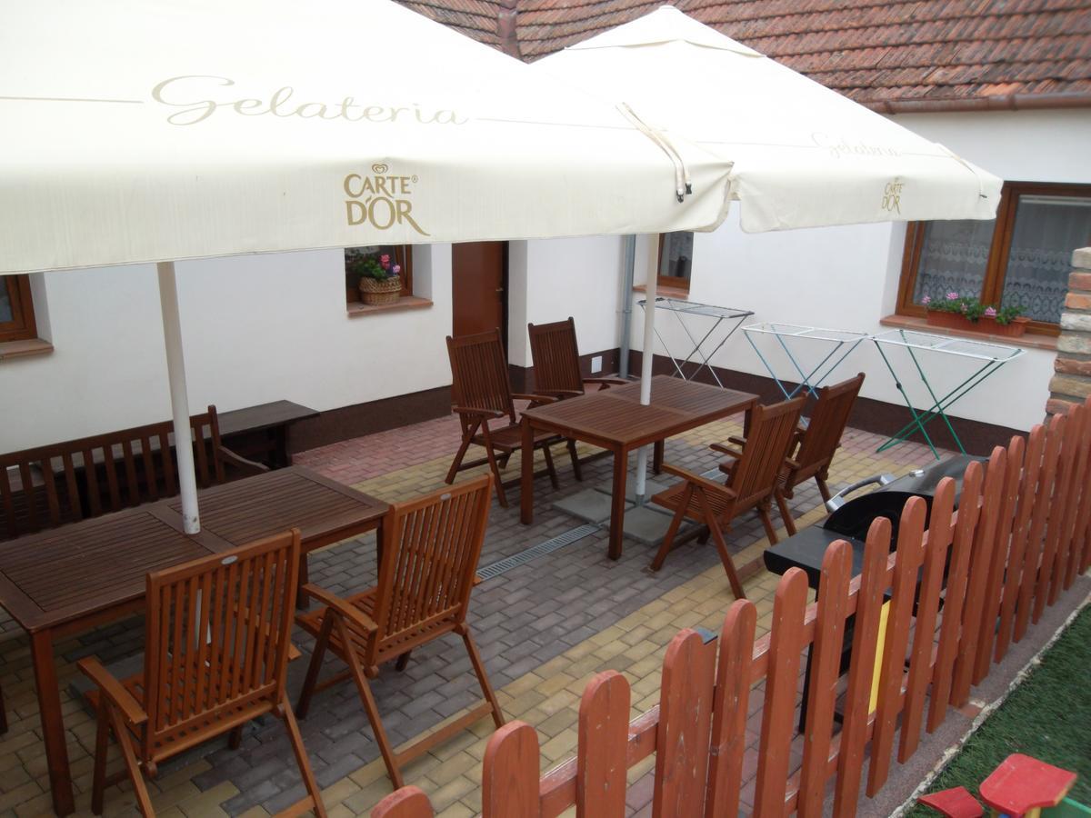 Ubytovani U Maminky Guest House Lednice Bagian luar foto